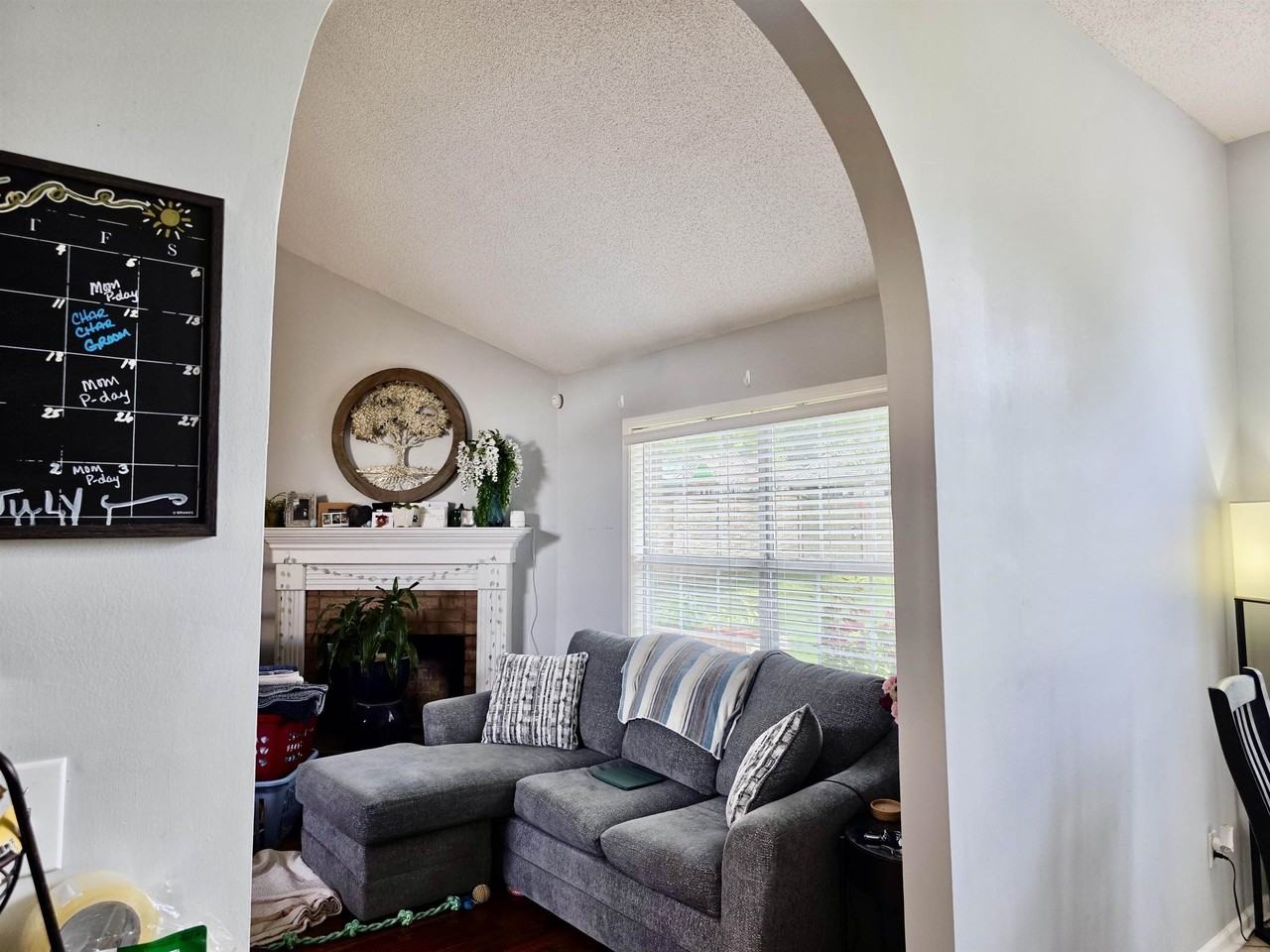 266 Bouldincrest Ave - Photo 6 of 23