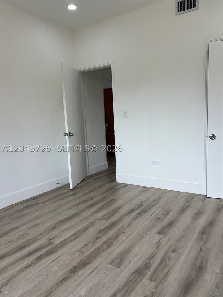 1895 Sw 22nd Ave #7 - Photo 7 of 9