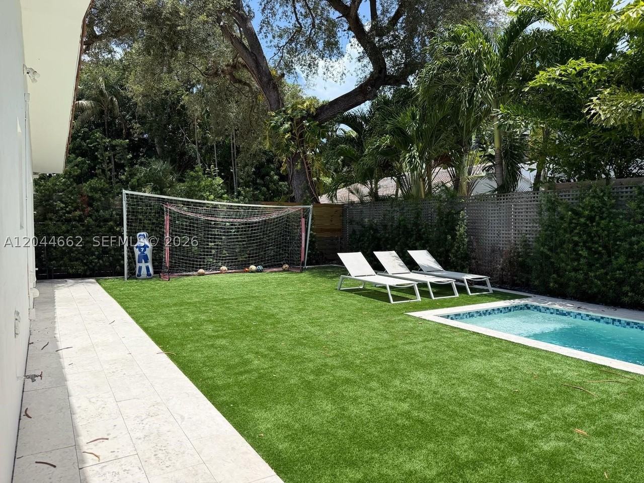 2401 Sw 16th Ct - Photo 2 of 41