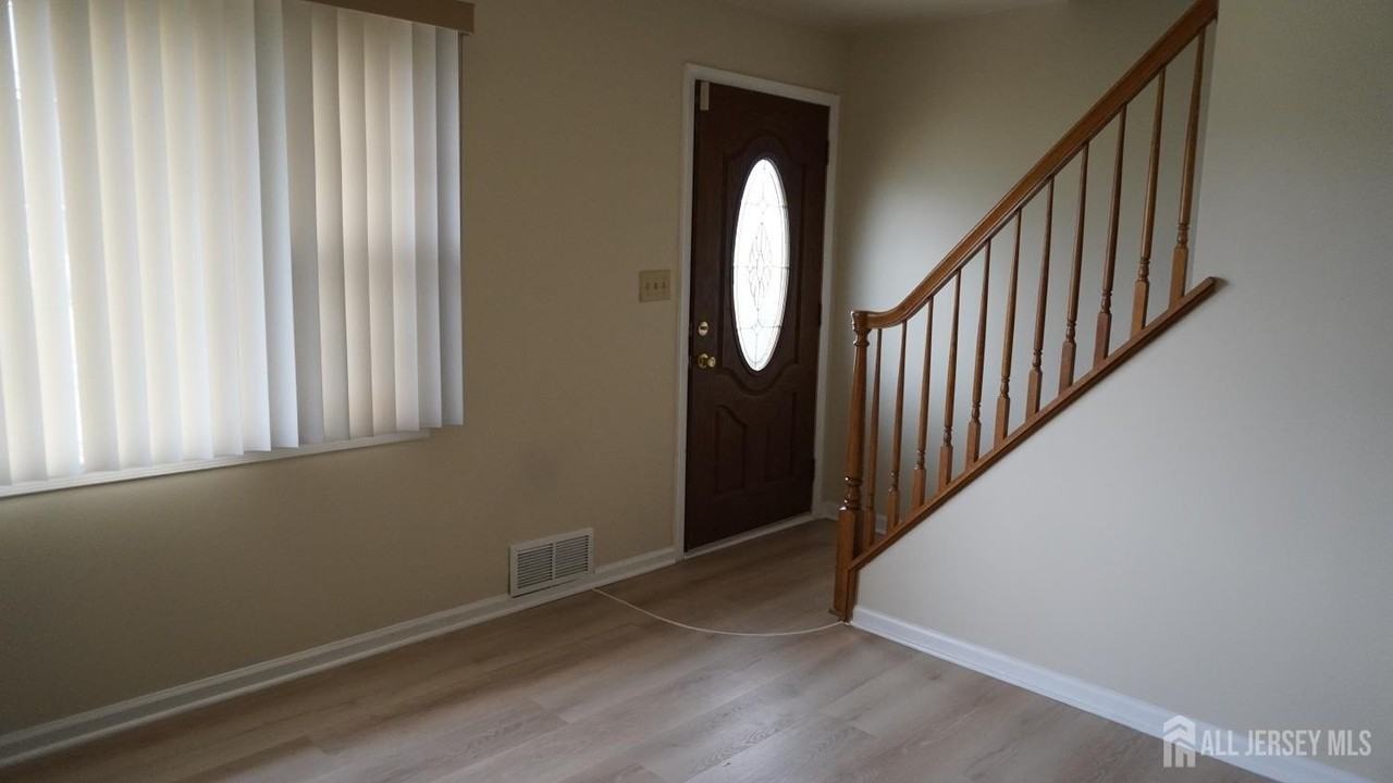 74 Warner St - Photo 2 of 15