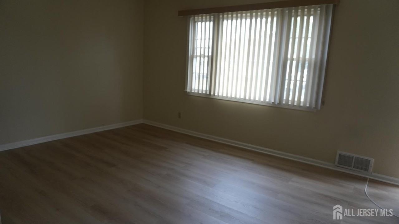 74 Warner St - Photo 3 of 15