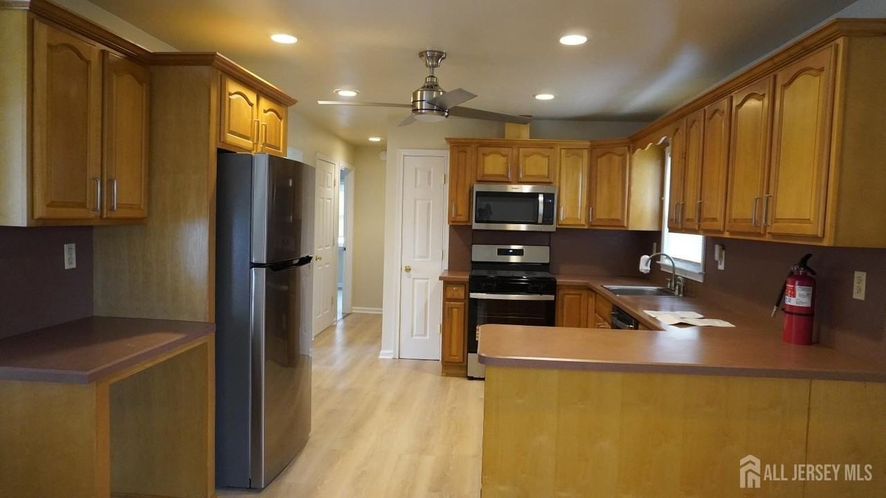 74 Warner St - Photo 4 of 15