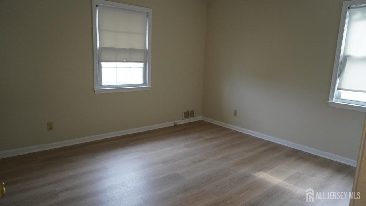 74 Warner St - Photo 6 of 15