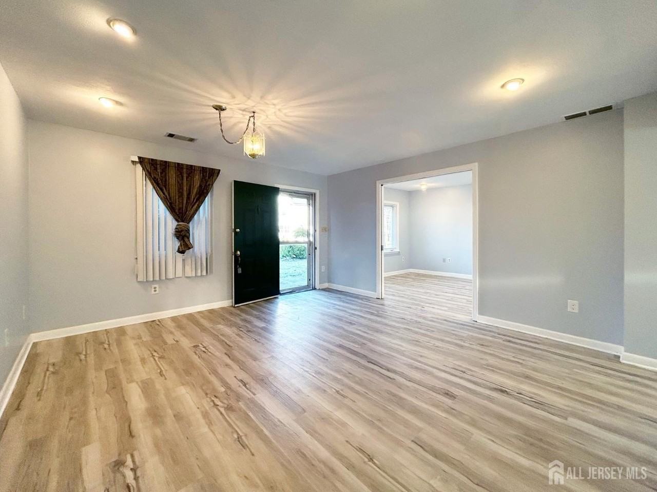 122 Vineyard Rd - Photo 5 of 19