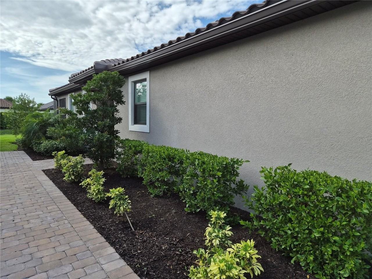 10057 Morning Mist Ln - Photo 2 of 33