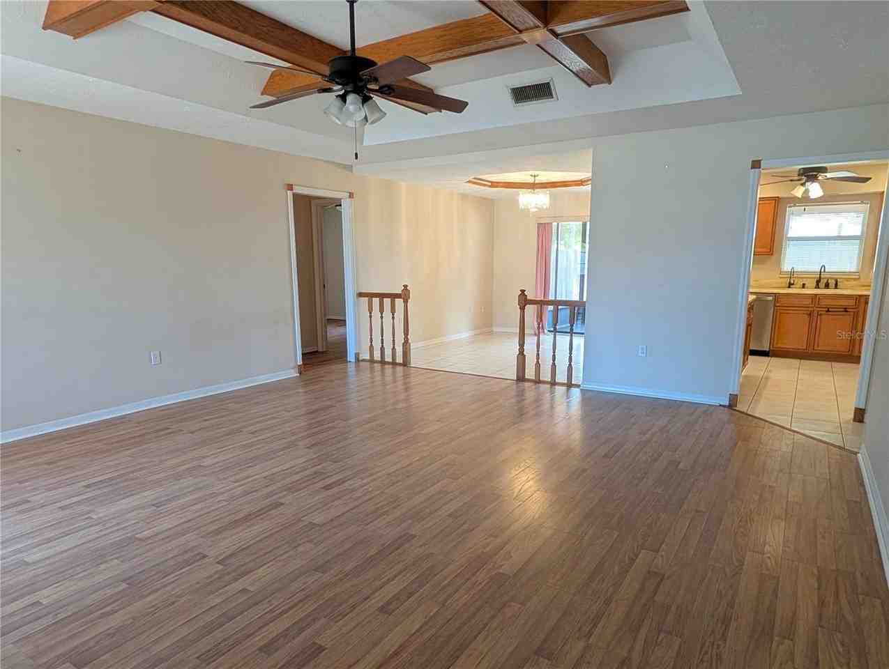 88 Temple Rd - Photo 3 of 32