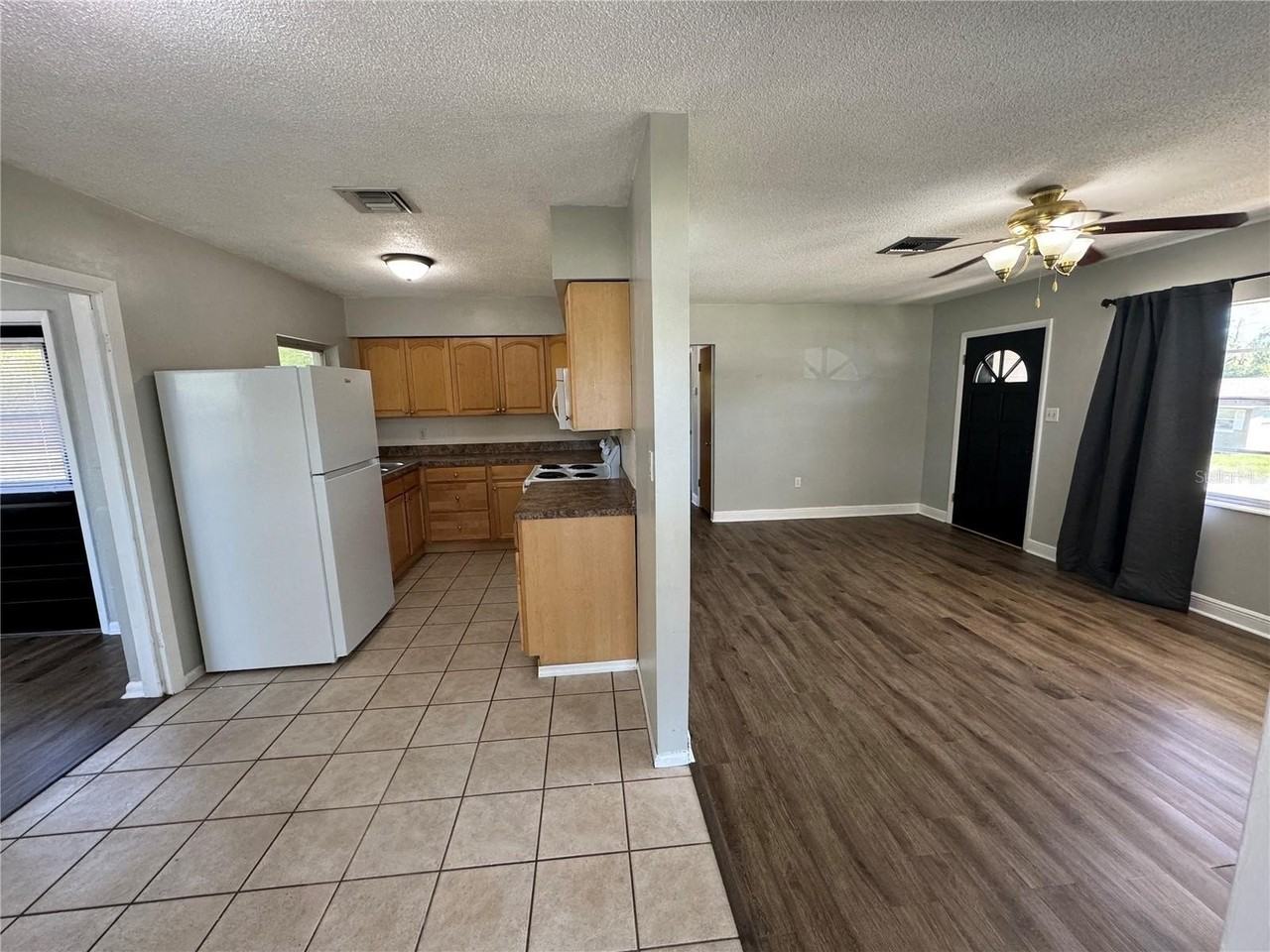 460 Mount Vernon Ct - Photo 3 of 14