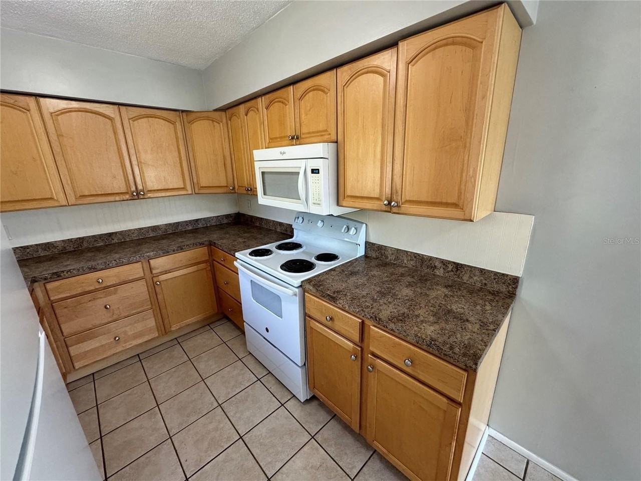 460 Mount Vernon Ct - Photo 5 of 14