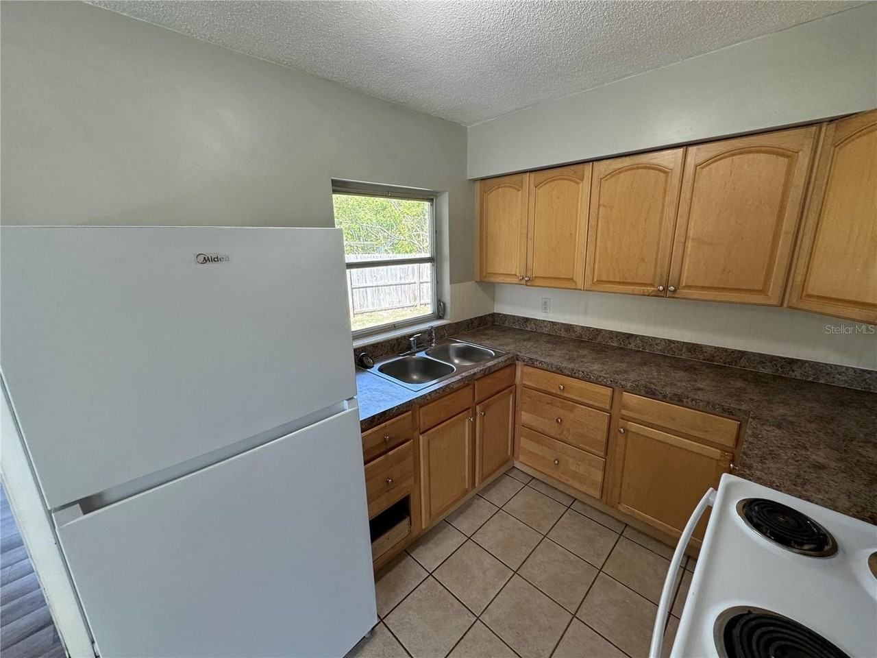 460 Mount Vernon Ct - Photo 6 of 14