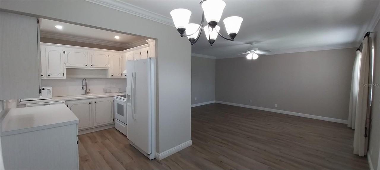 1811 Bedford Ln #157 - Photo 5 of 21