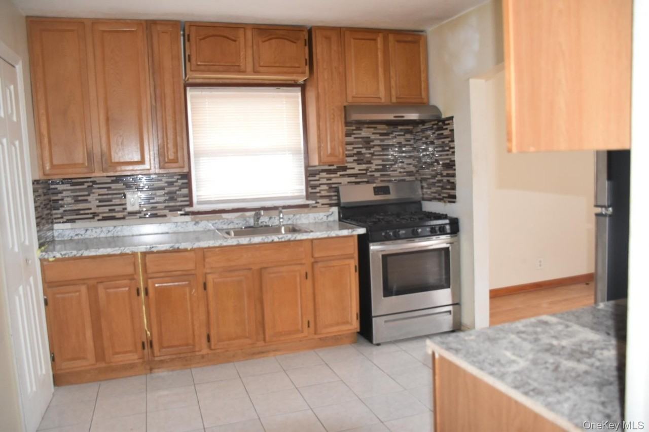 14939 123rd St - Photo 2 of 11
