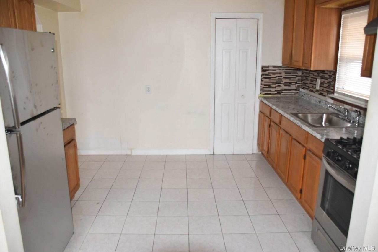 14939 123rd St - Photo 3 of 11