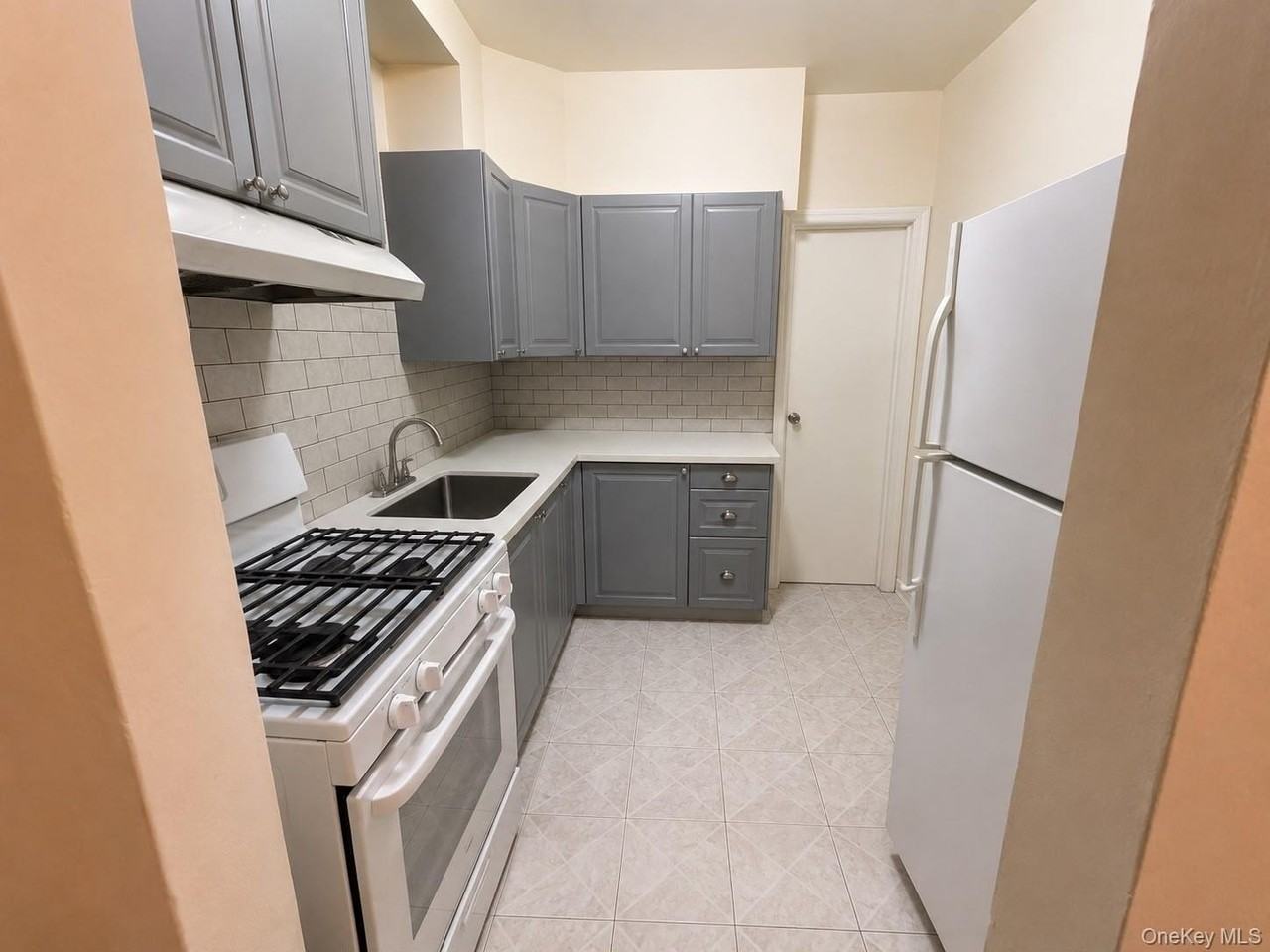 2248 Hermany Ave #1FL