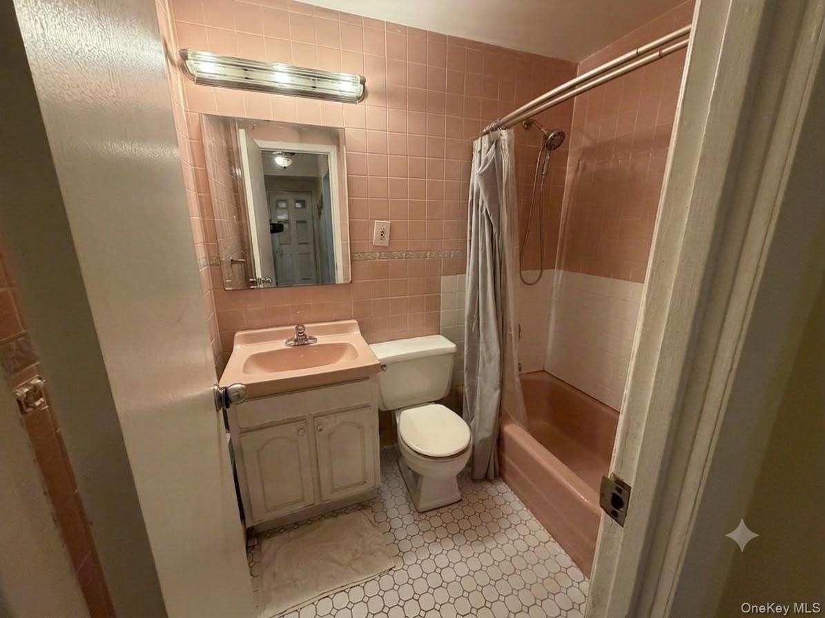 2248 Hermany Ave #1FL - Photo 3 of 7