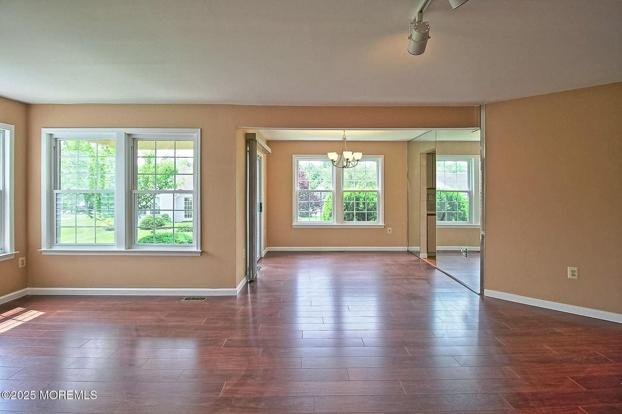 2A Bristol Ct - Photo 4 of 25