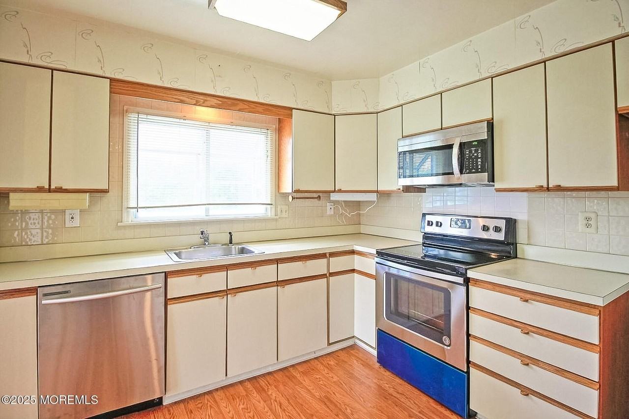 2A Bristol Ct - Photo 7 of 25
