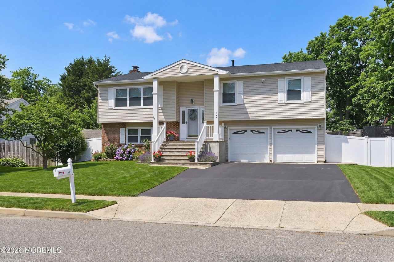 15 Bristlecone Dr - Photo 2 of 44