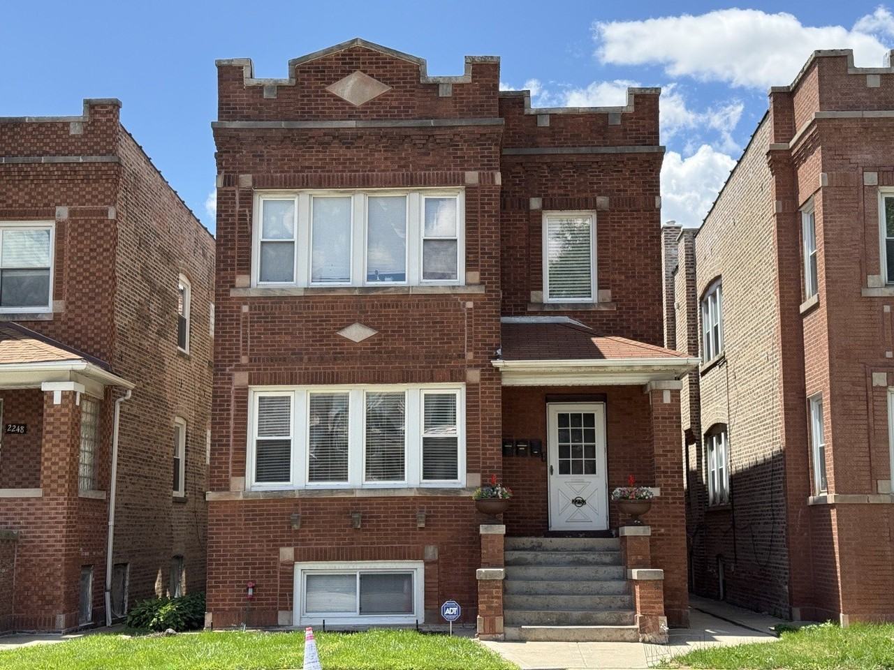 2252 N Laramie Ave #1