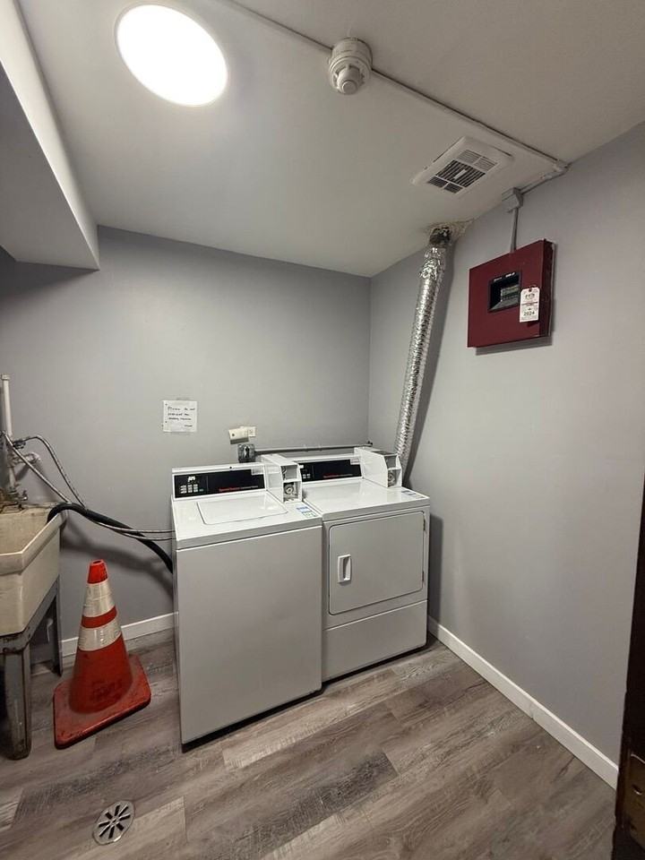 639 Jeffery Ave #2N - Photo 3 of 10