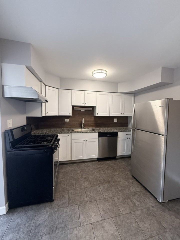 17138 71st Ave #12 - Photo 4 of 8