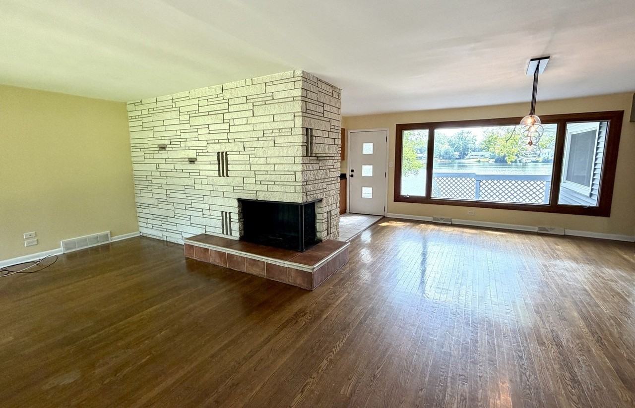 33517 N Greentree Rd - Photo 2 of 15
