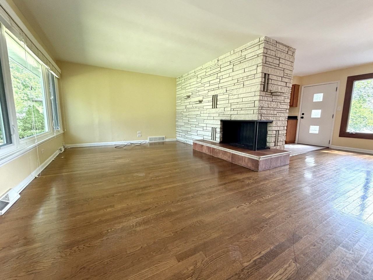33517 N Greentree Rd - Photo 3 of 15