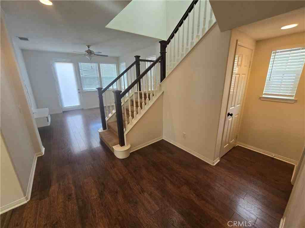 230 W Sparkleberry Ave - Photo 3 of 26