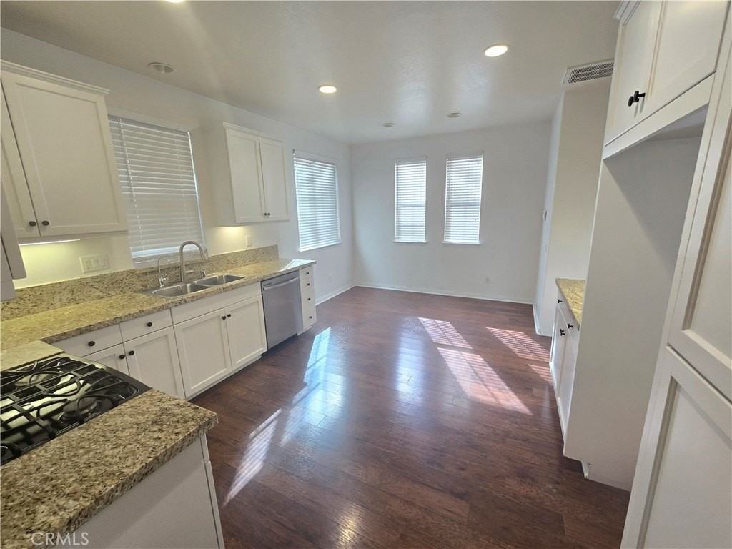 230 W Sparkleberry Ave - Photo 4 of 26