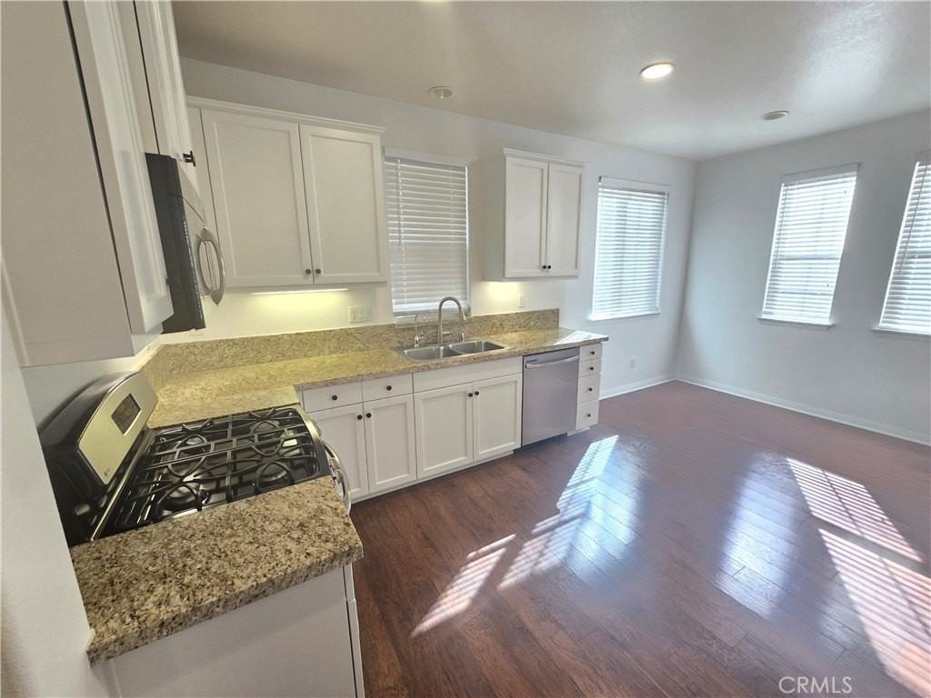 230 W Sparkleberry Ave - Photo 5 of 26