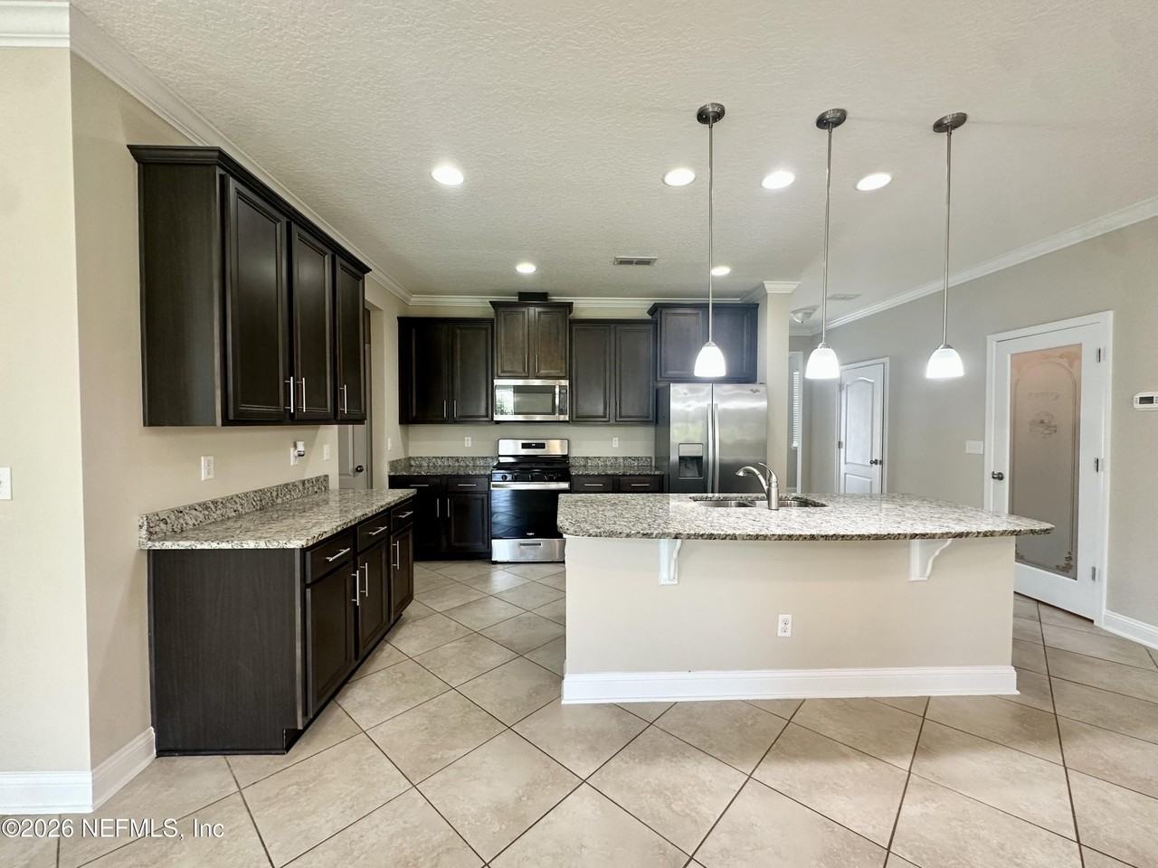 481 Shetland Dr - Photo 2 of 33