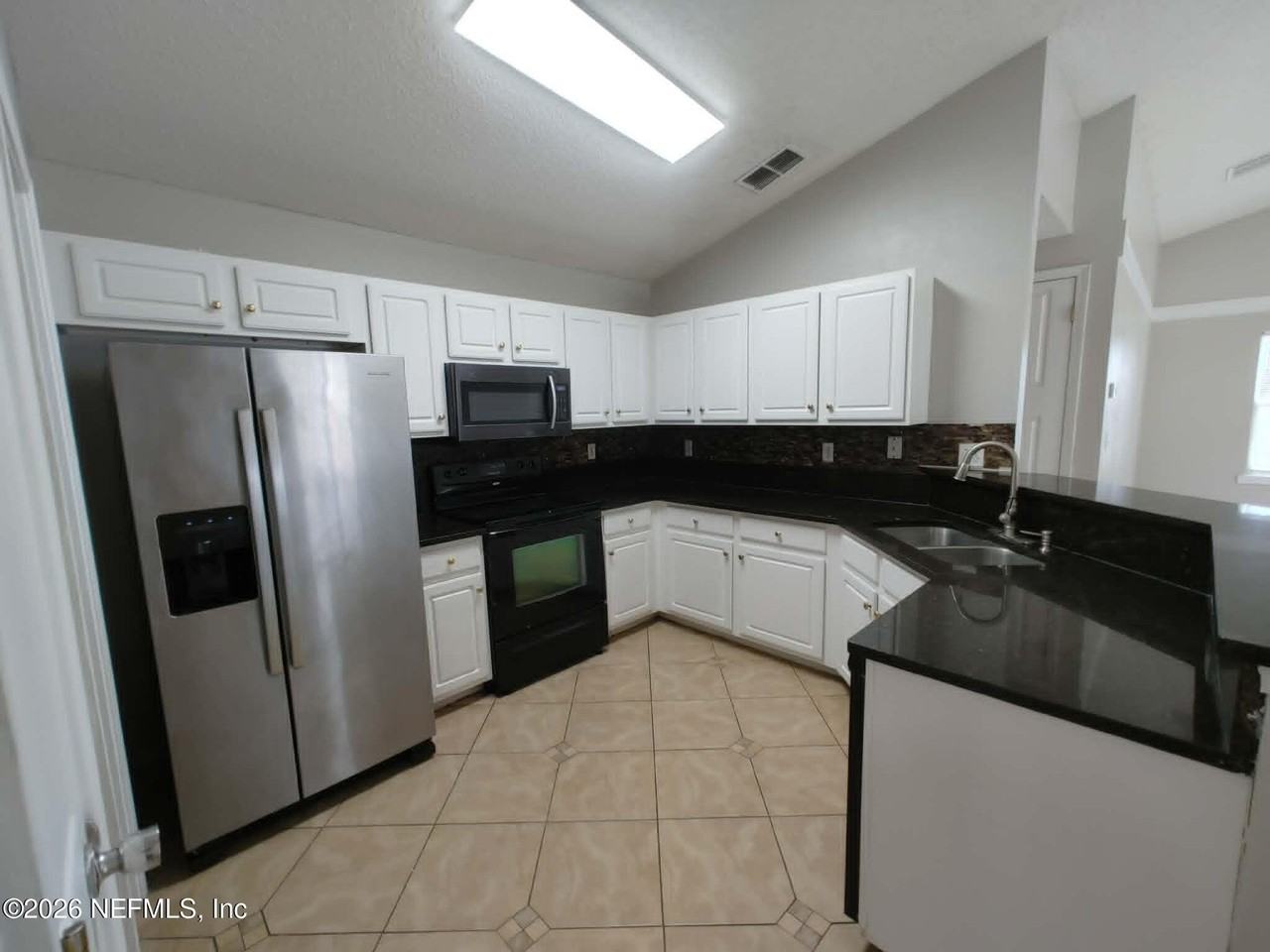 7548 Cliff Cottage Dr - Photo 4 of 17