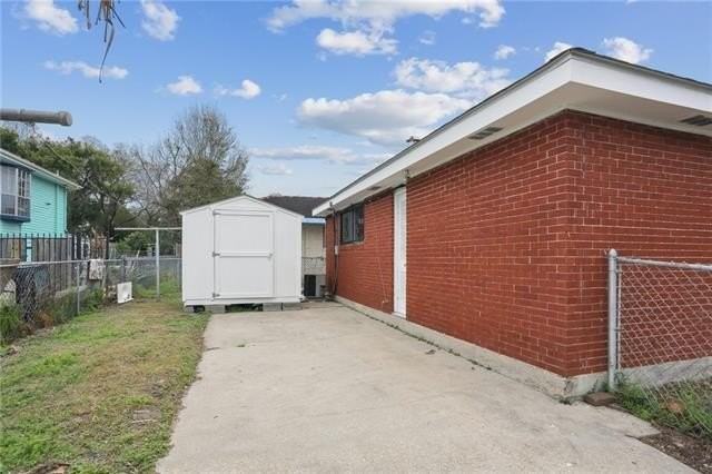 7551 Oak St - Photo 3 of 21