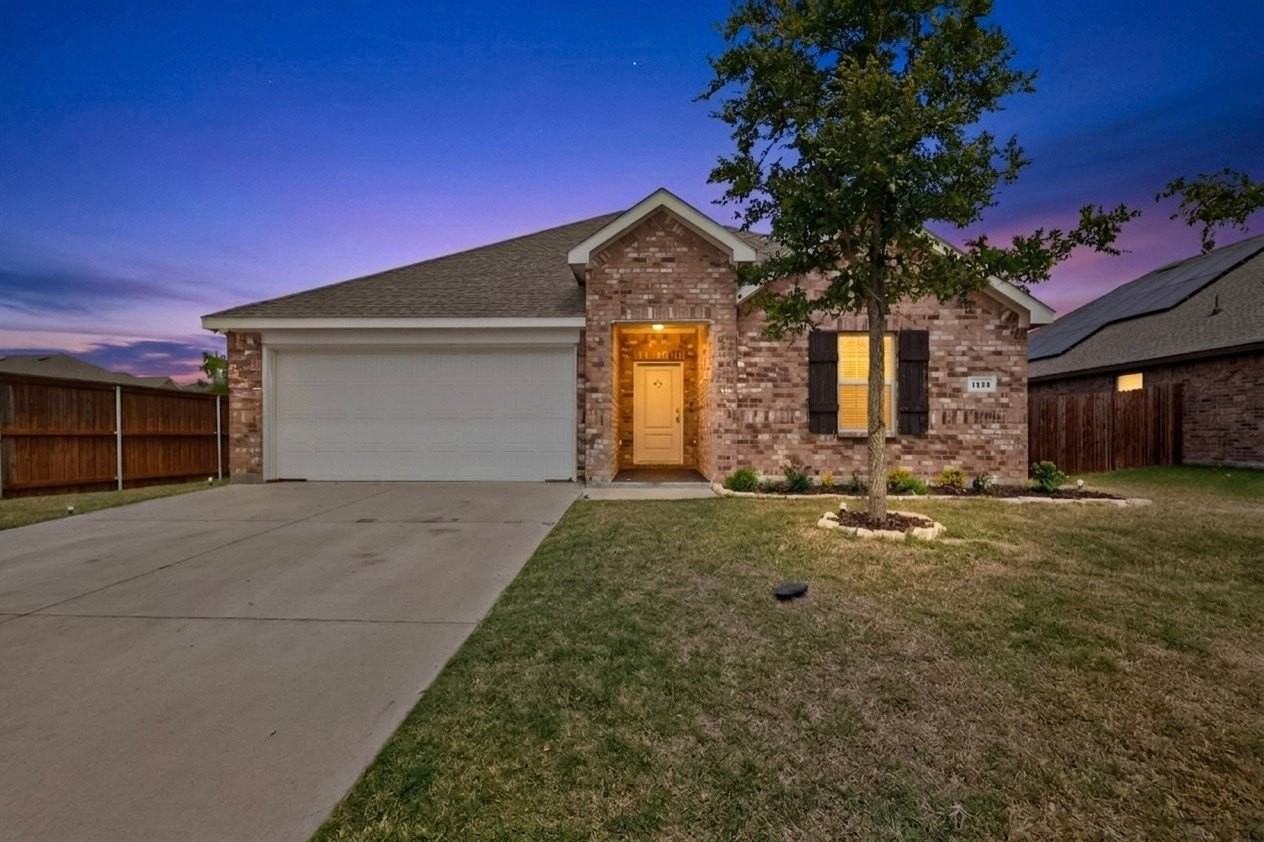 1114 Emerald Gate Dr - Photo 2 of 39