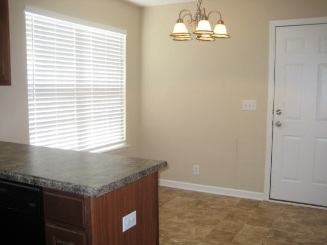1436 Sunray Dr - Photo 3 of 14