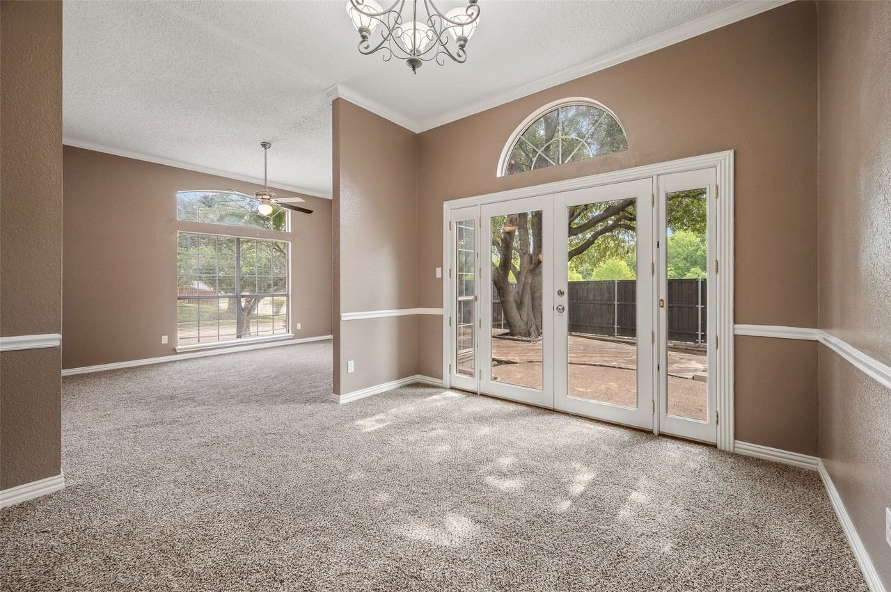 5837 Poole Dr - Photo 3 of 27