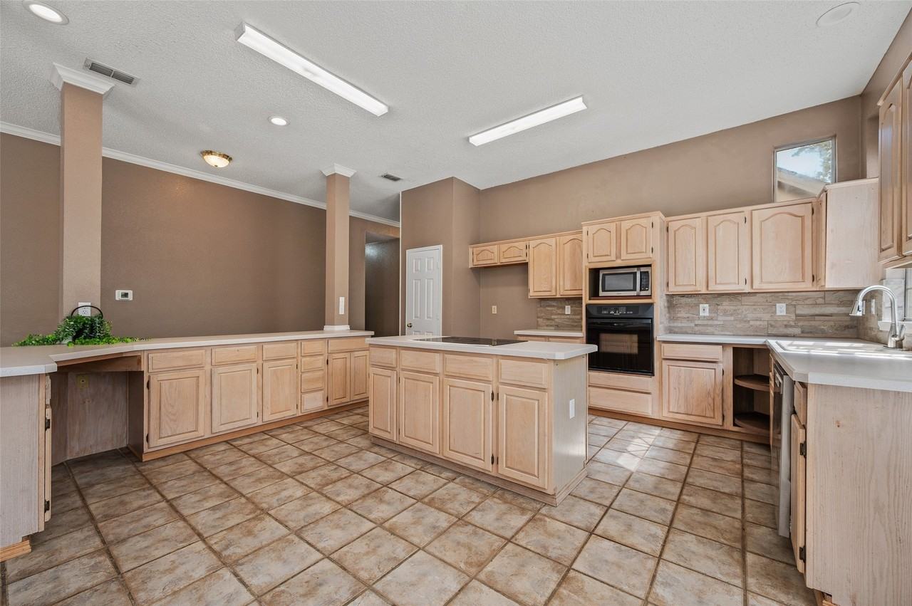 5837 Poole Dr - Photo 5 of 27