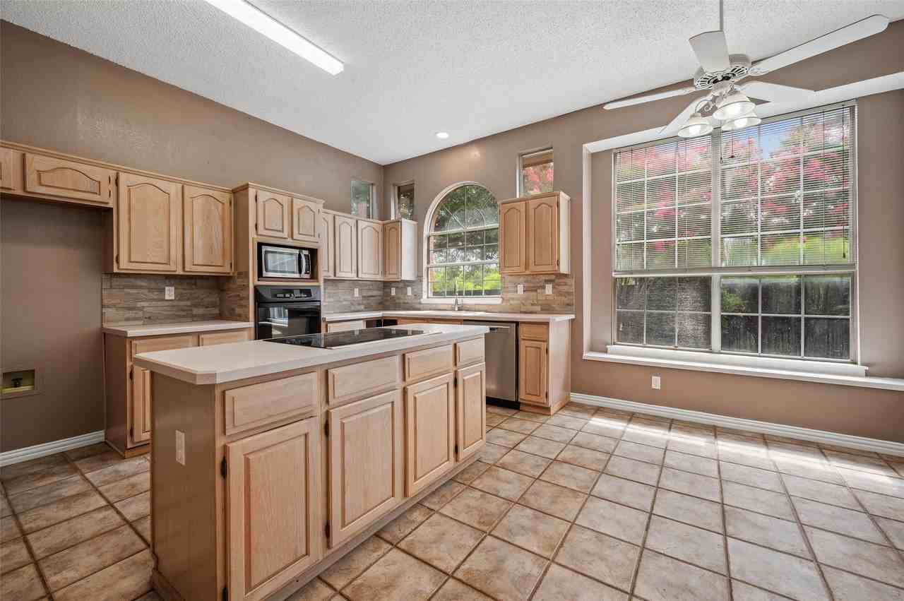5837 Poole Dr - Photo 6 of 27