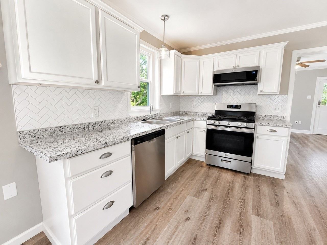 1412 W Bullock St - Photo 2 of 11