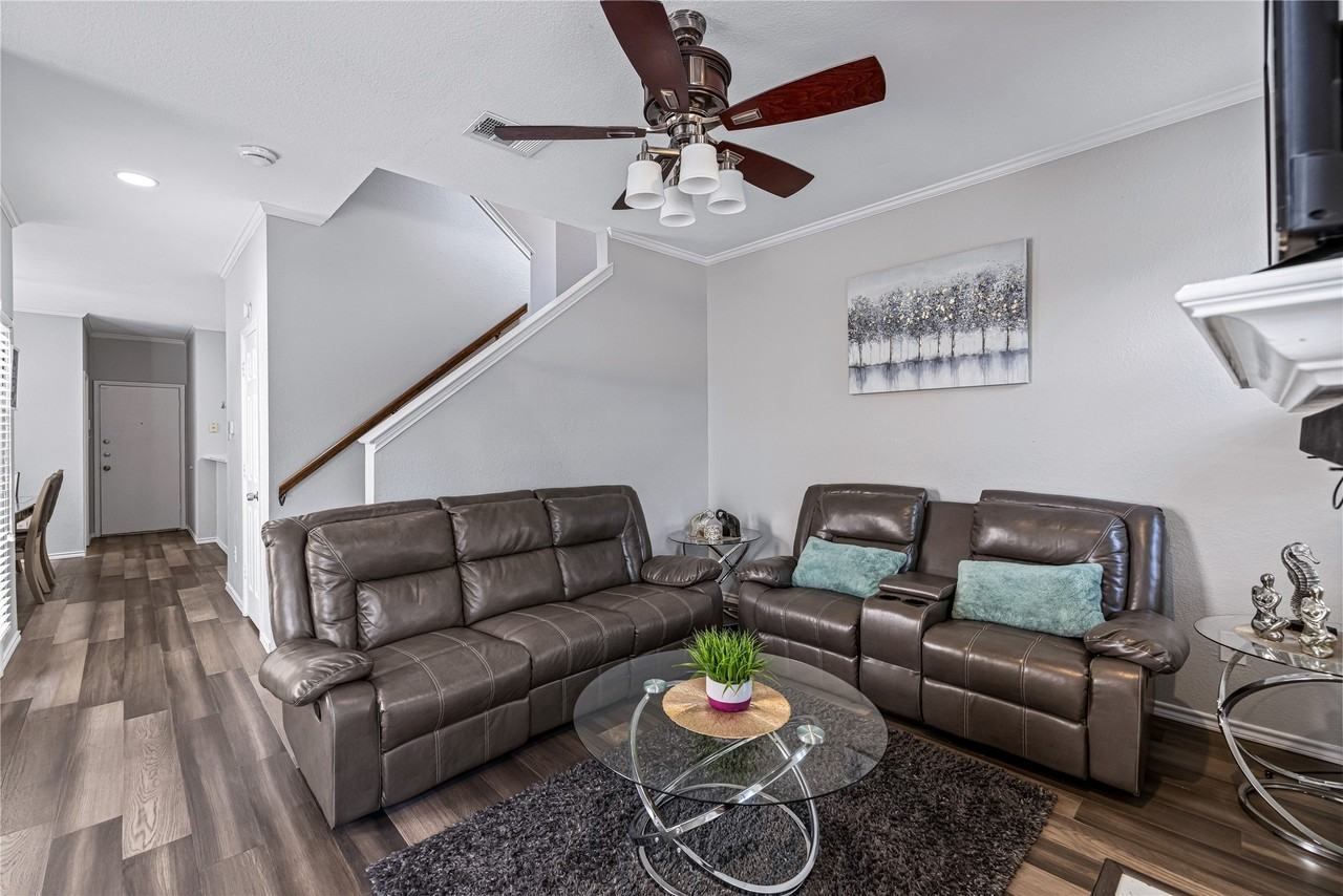 6011 Barrington Ct - Photo 3 of 28