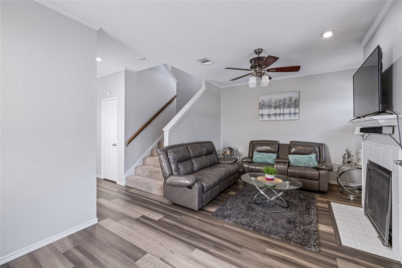 6011 Barrington Ct - Photo 4 of 28