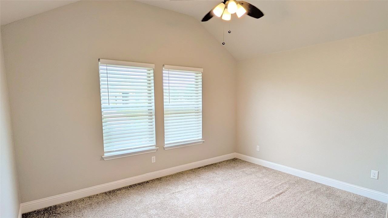 304 Brinkley Dr - Photo 3 of 40
