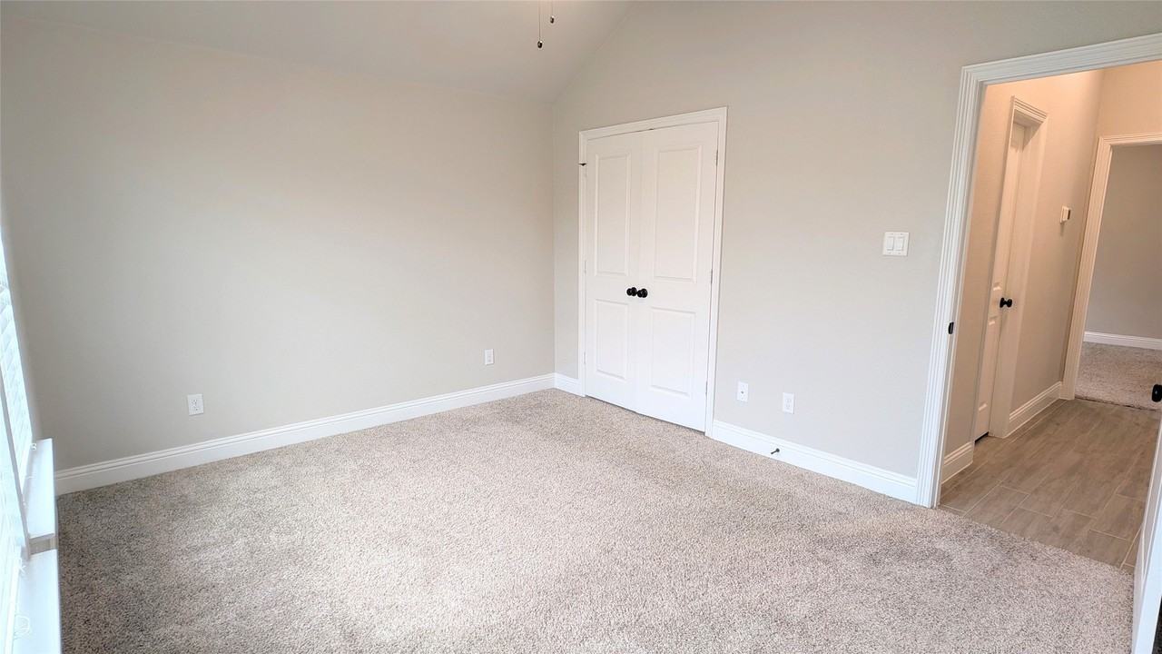 304 Brinkley Dr - Photo 4 of 40
