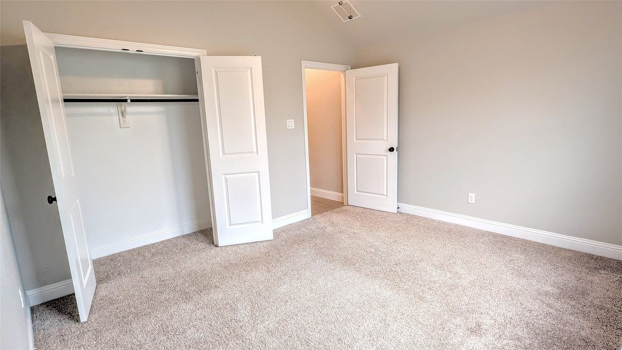 304 Brinkley Dr - Photo 5 of 40