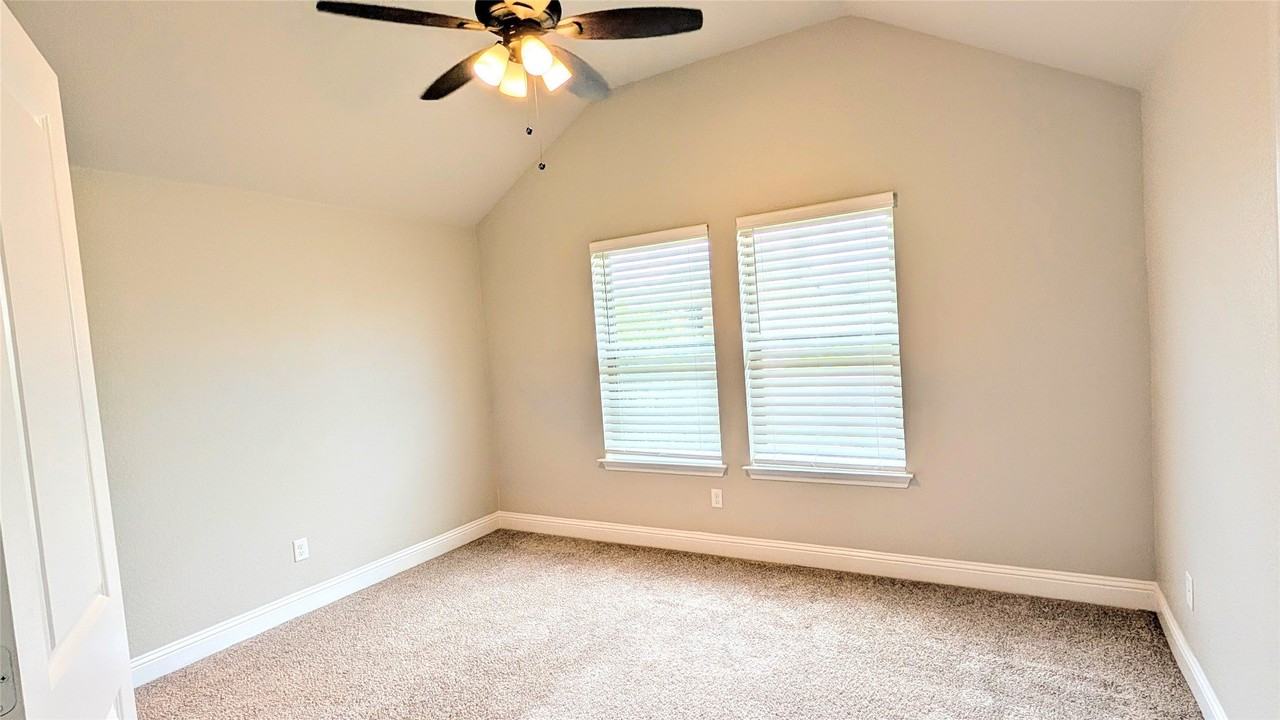 304 Brinkley Dr - Photo 6 of 40