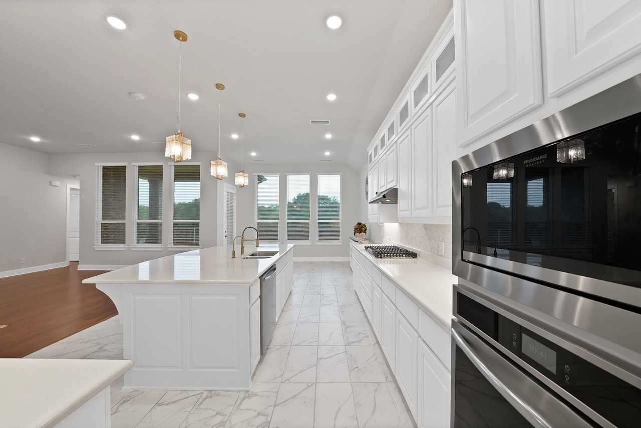 1927 Holly Oak Way - Photo 2 of 37
