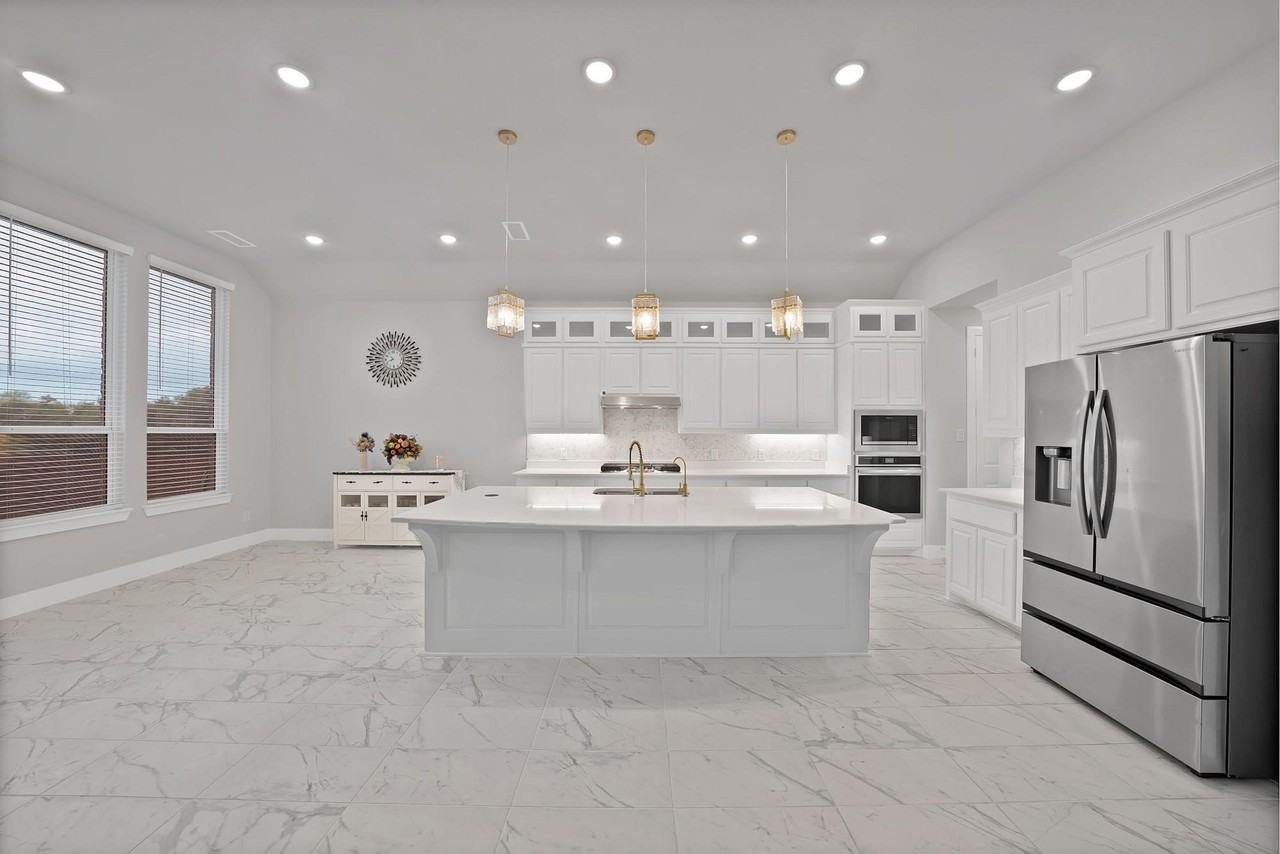 1927 Holly Oak Way - Photo 4 of 37