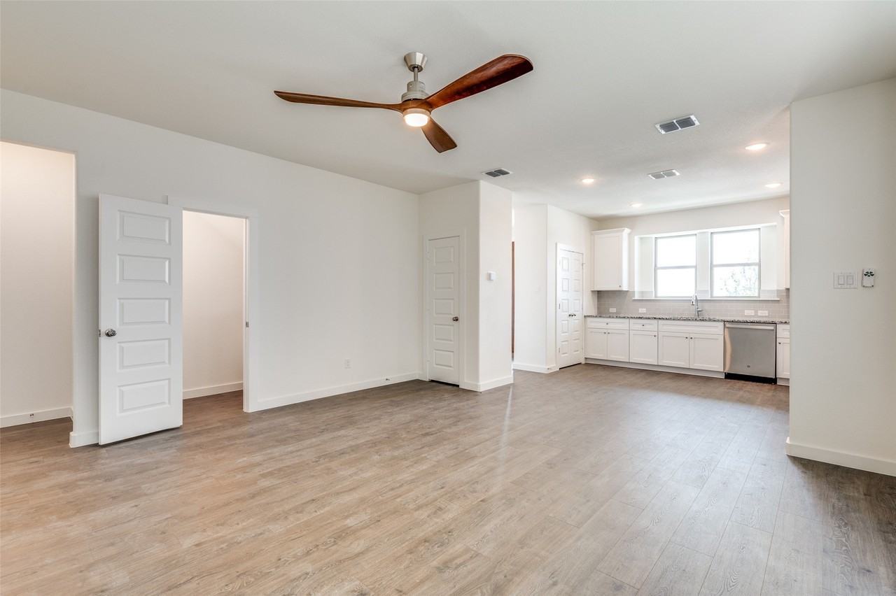 4807 Alliance St - Photo 5 of 12