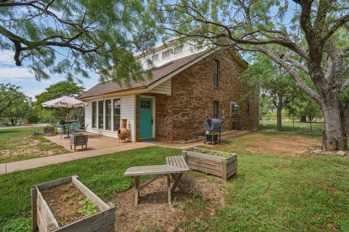 432 Clark Rd - Photo 5 of 40