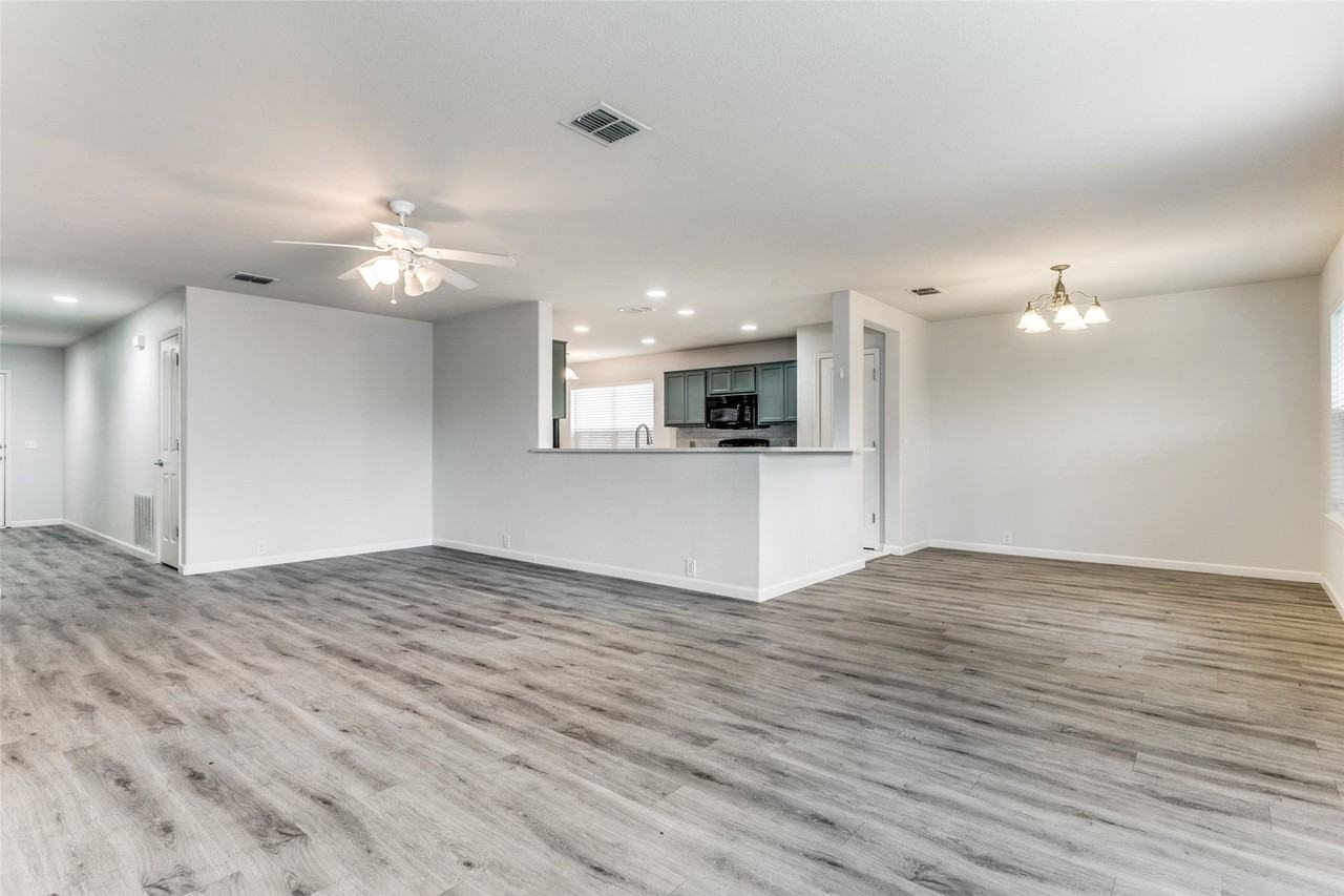 10405 Nettie St - Photo 4 of 16