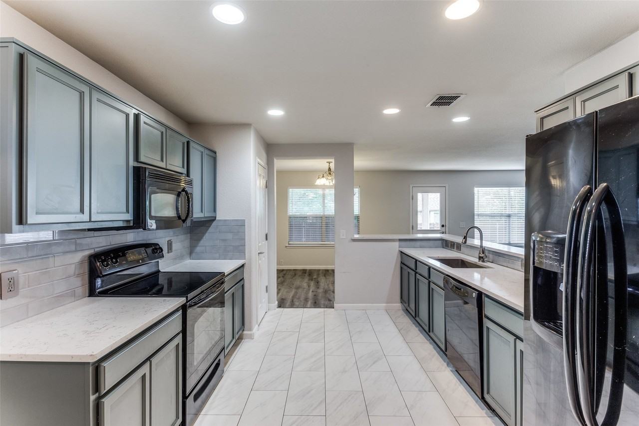 10405 Nettie St - Photo 5 of 16